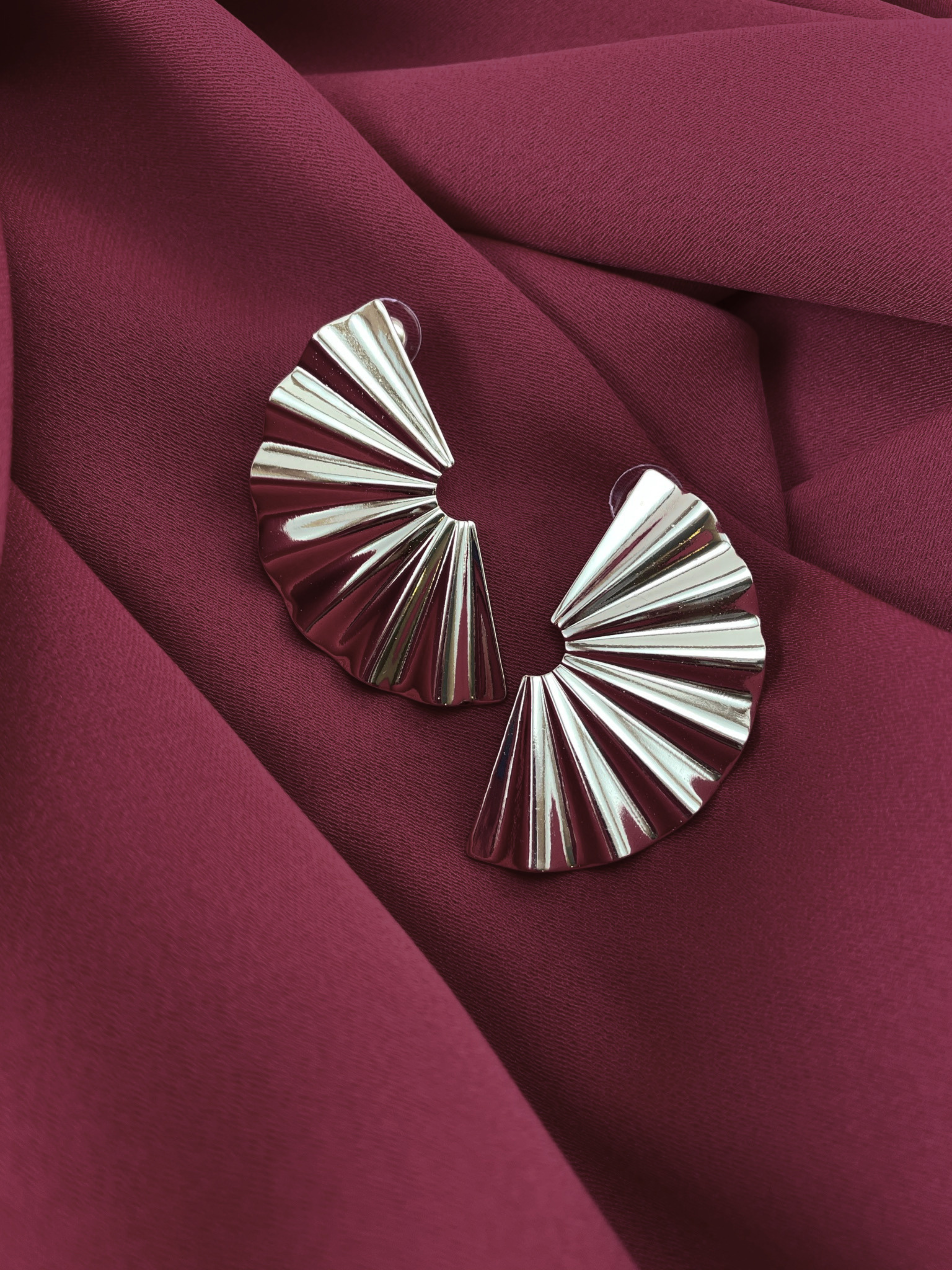 Rumor Fan Earring