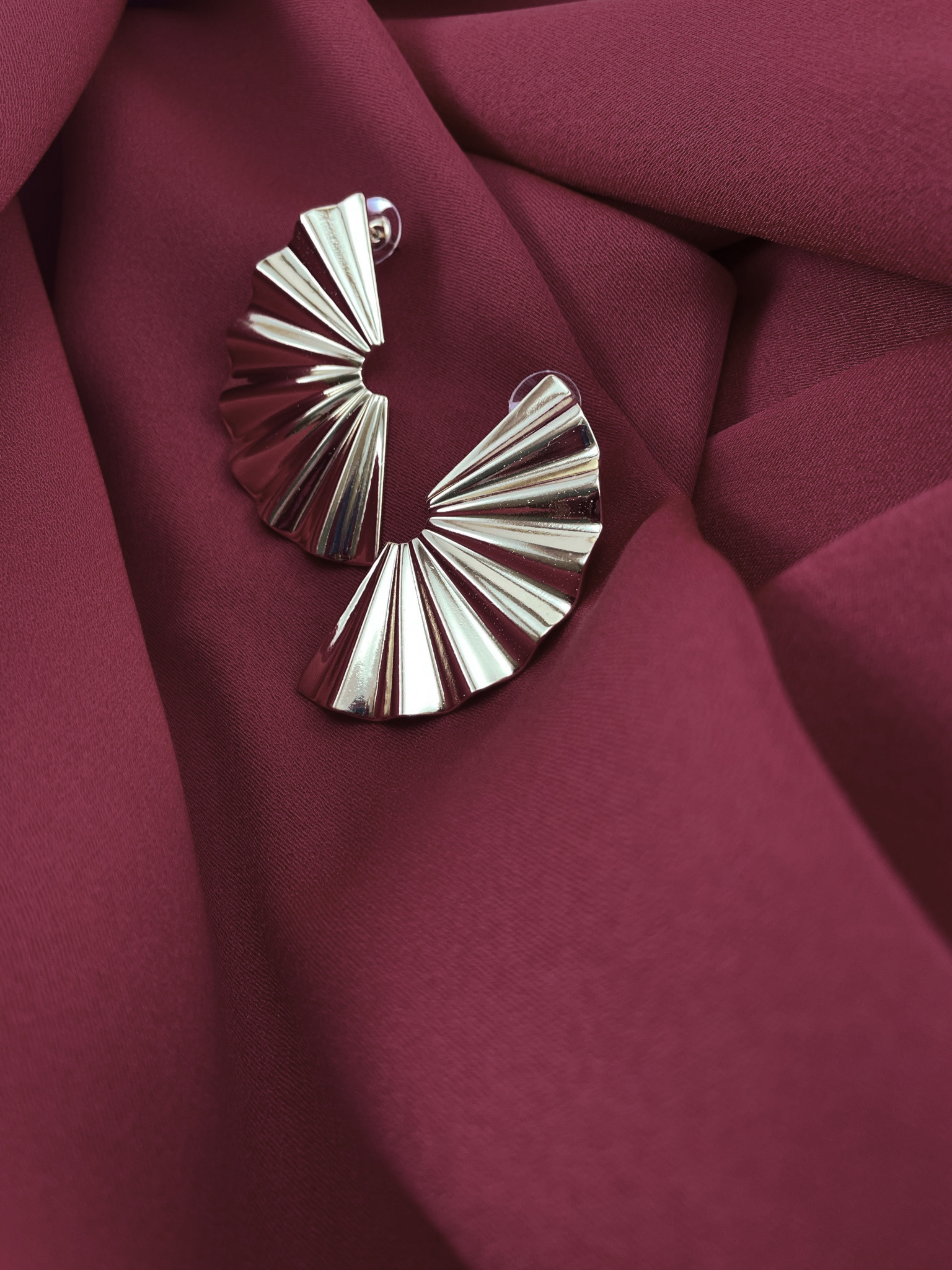 Rumor Fan Earring